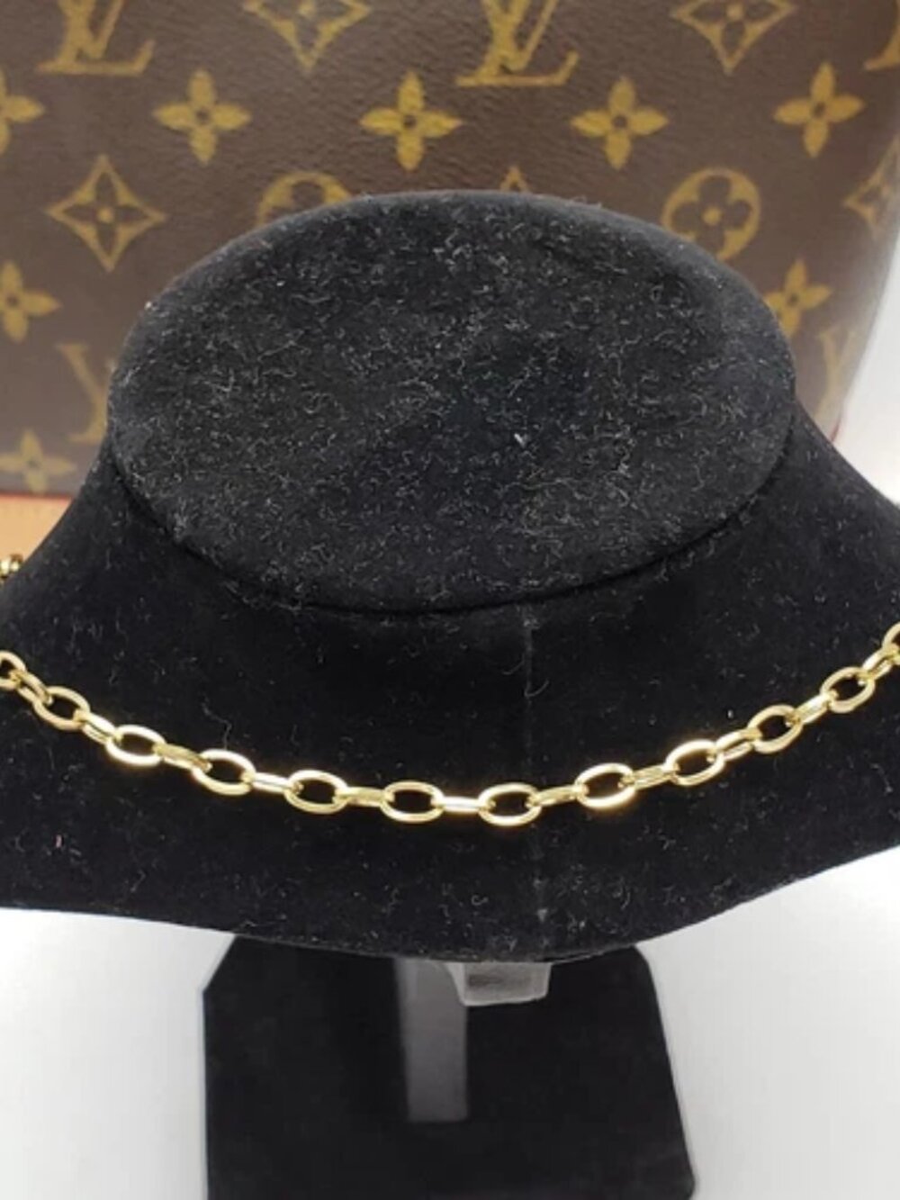 Gold-Plated Necklace with Authentic Louis Vuitton Padlock - Picture 4 of 5